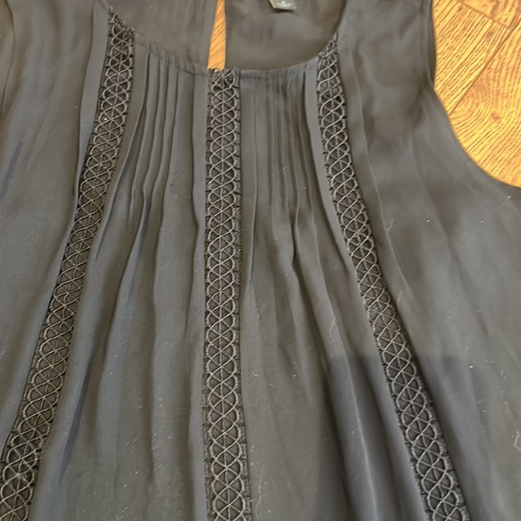 Beautiful Ann Taylor blouse - small - Picture 3 of 6